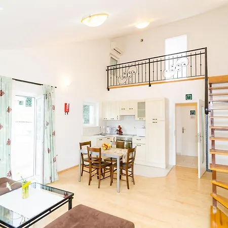 Apartamento Cozy Duplex A2, In A Stone Built House, Sunset Near
