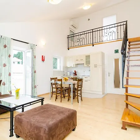 Appartement Cozy Duplex A2, In A Stone Built House, Sunset Near